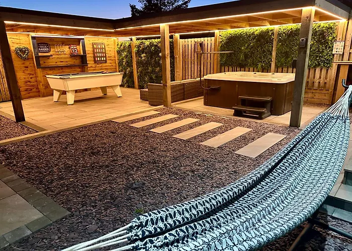 Hazells Lodge Farm Stay Sleeps 2 Undercover Hottub And Pool Table