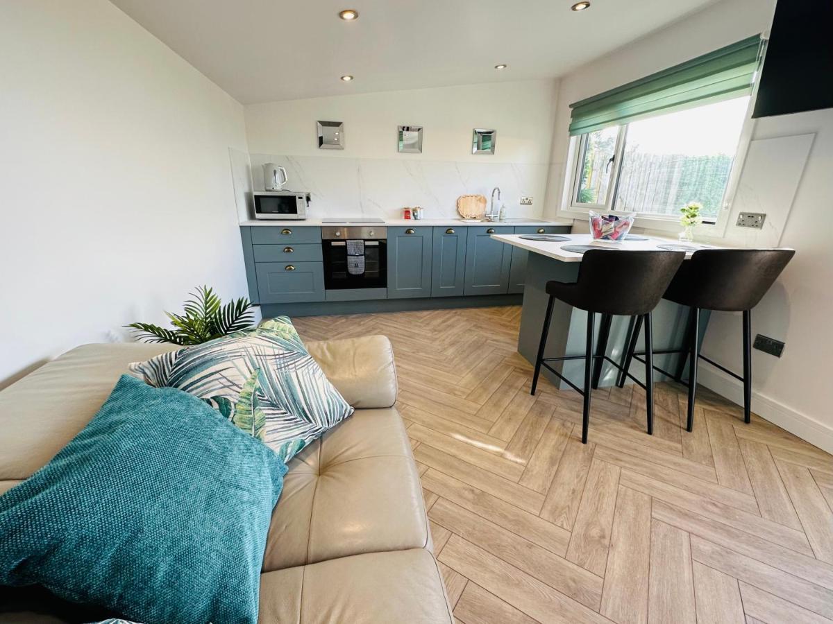 Hazells Farm Sleeps 2 Undercover Hottub And Pool Table Chalet *
